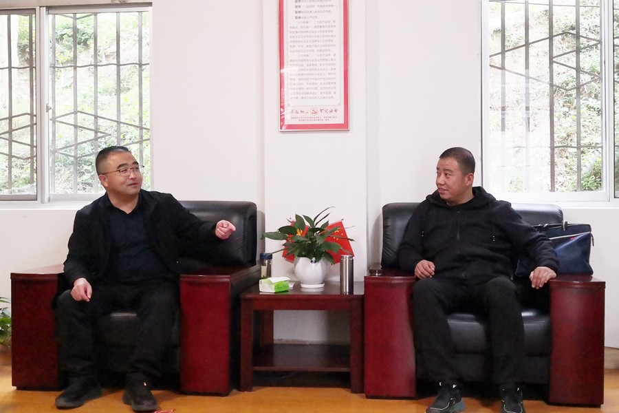 董书记扶贫网站照片.jpg